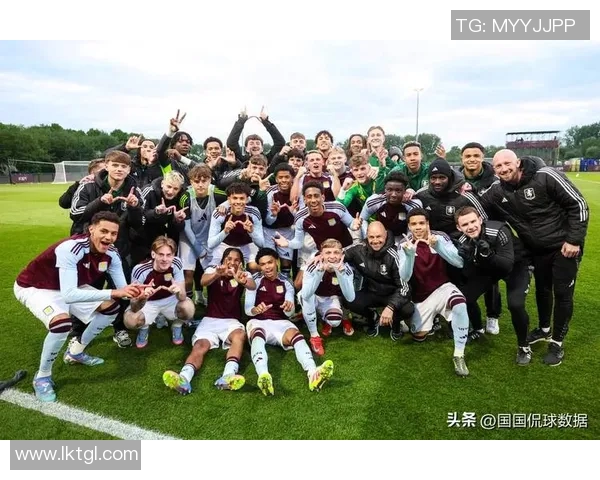 维拉足球队全新球星阵容曝光明星球员合影引人关注 维拉足球队全新球星阵容曝光明星球员合影引人关注